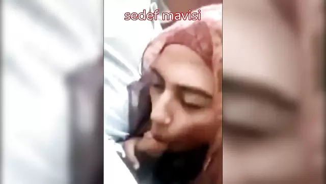 Молодая жена отсосала стояк турка на камеру
